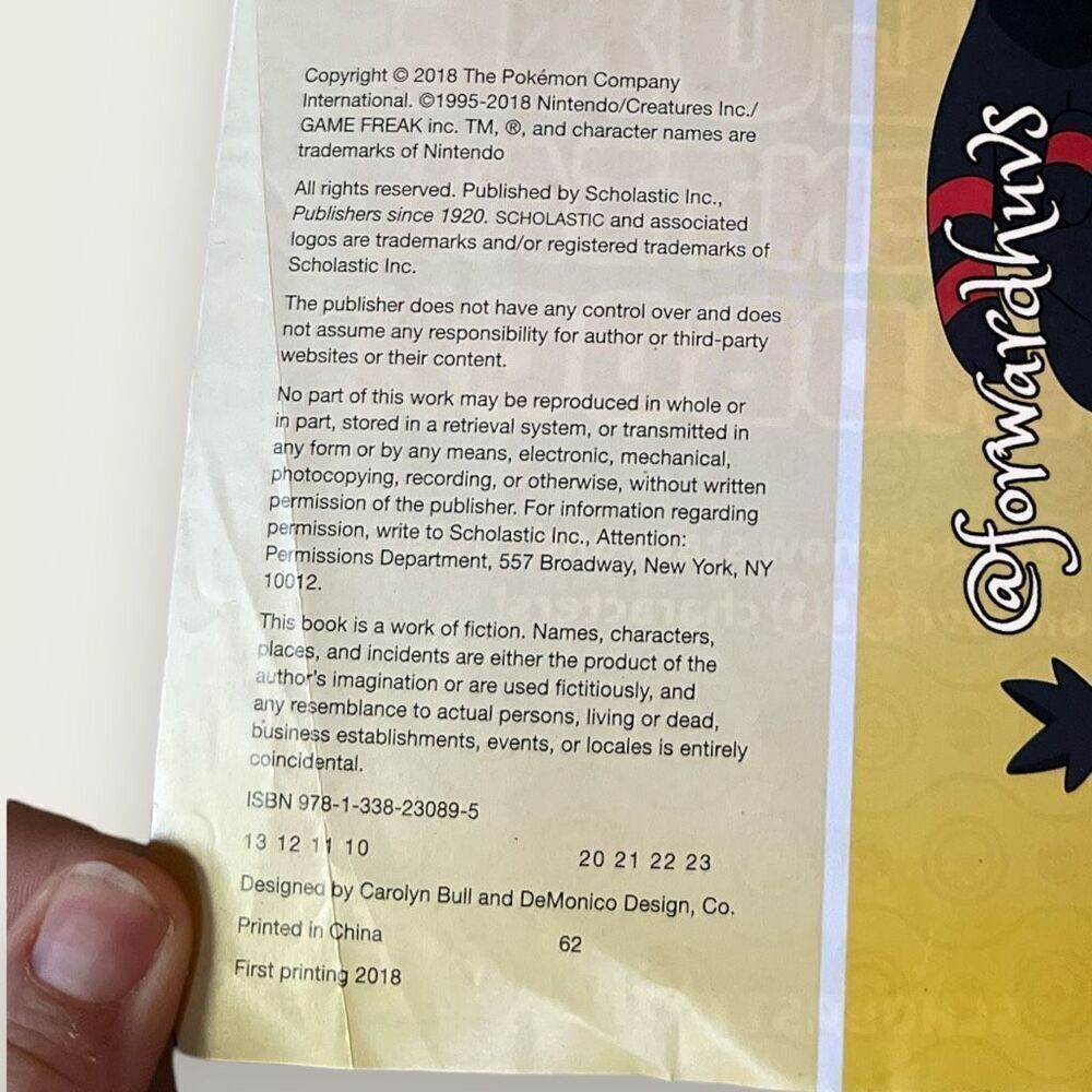 Pokémon Super Deluxe Essential Handbook | Worn with Damage - Picture 6 of 13